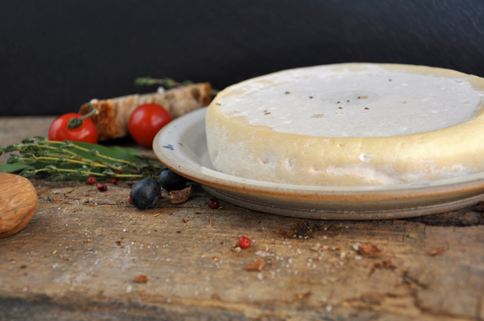 Le Repaire Du Dahu Produits Savoyards Reblochon Fermier Aop Par 2 Nos Fromages Les 